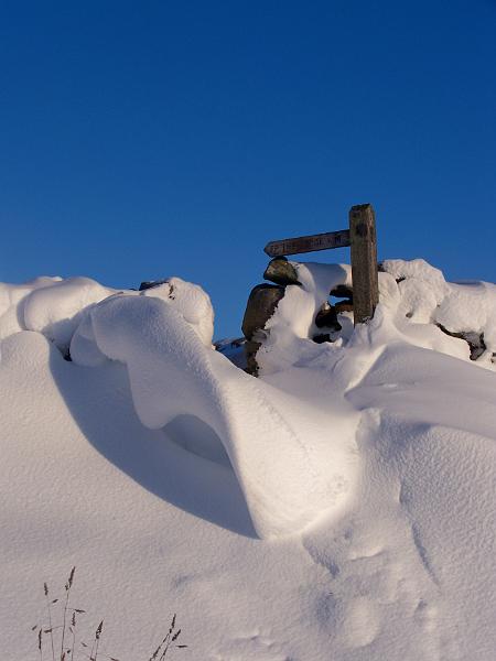 pointing_the_way.JPG - "Pointing the way" - by Ron Allen  Deep snow in Green gate Lane.